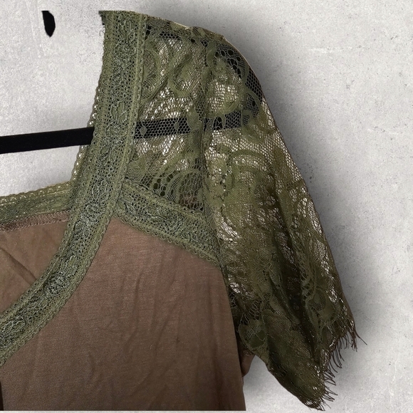 LA MIEL Gorgeous Lace Boho Short Sleeve V-Neck Top•Size Medium•Olive Green - Picture 7 of 13